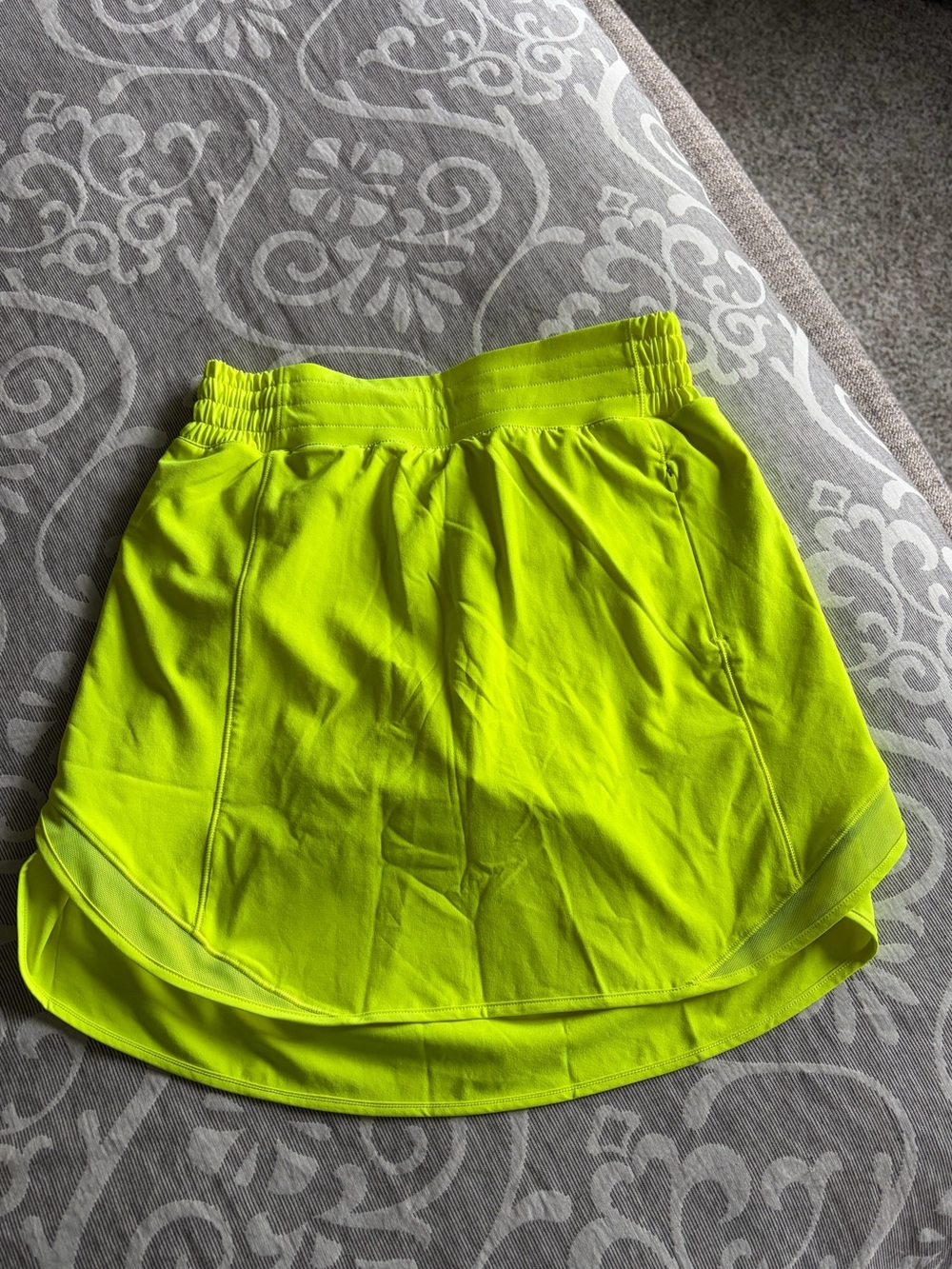 Lululemon Hotty Hot high rise active skort (size 4)